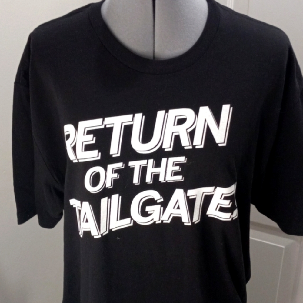 NWT Return of the Tailgate, Black/White Size XL